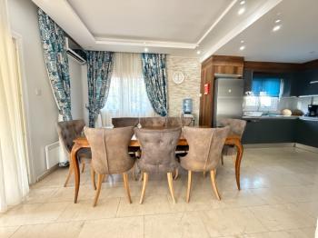 Girne Alagadi’de Eşsiz Manzaralı 5+1 Satılık Lüks Villa 