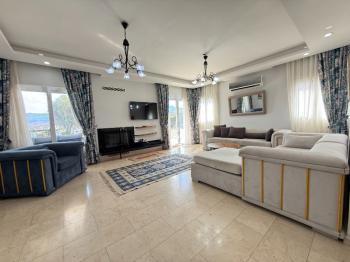 Girne Alagadi’de Eşsiz Manzaralı 5+1 Satılık Lüks Villa 