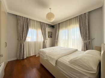 Girne Alagadi’de Eşsiz Manzaralı 5+1 Satılık Lüks Villa 