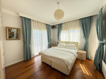 Girne Alagadi’de Eşsiz Manzaralı 5+1 Satılık Lüks Villa 