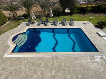 Girne Alagadi’de Eşsiz Manzaralı 5+1 Satılık Lüks Villa 