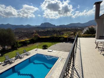 Girne Alagadi’de Eşsiz Manzaralı 5+1 Satılık Lüks Villa 