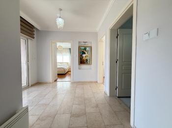 Girne Alagadi’de Eşsiz Manzaralı 5+1 Satılık Lüks Villa 