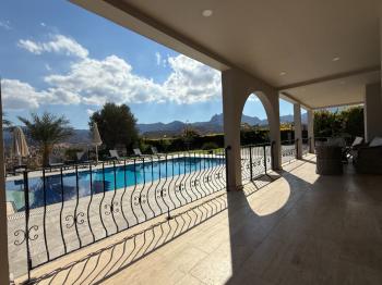 Girne Alagadi’de Eşsiz Manzaralı 5+1 Satılık Lüks Villa 