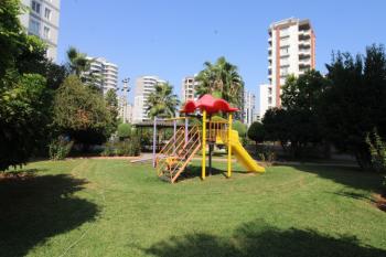 Elmas’tan Merkez Mah. Tek Blok Site İçi Bağımsız Mutfak 3+1