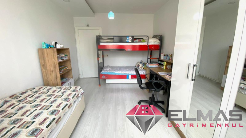 Elmas’tan Güvenevler’de Ebeveyn Banyolu Havuzlu 3+1