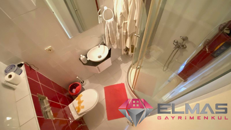 Elmas’tan Güvenevler’de Ebeveyn Banyolu Havuzlu 3+1