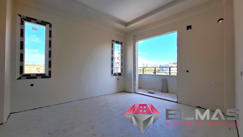 Elmas’tan 75.Yıl Mh.'de Geniş Peyzajlı Site İçi Sıfır 2+1