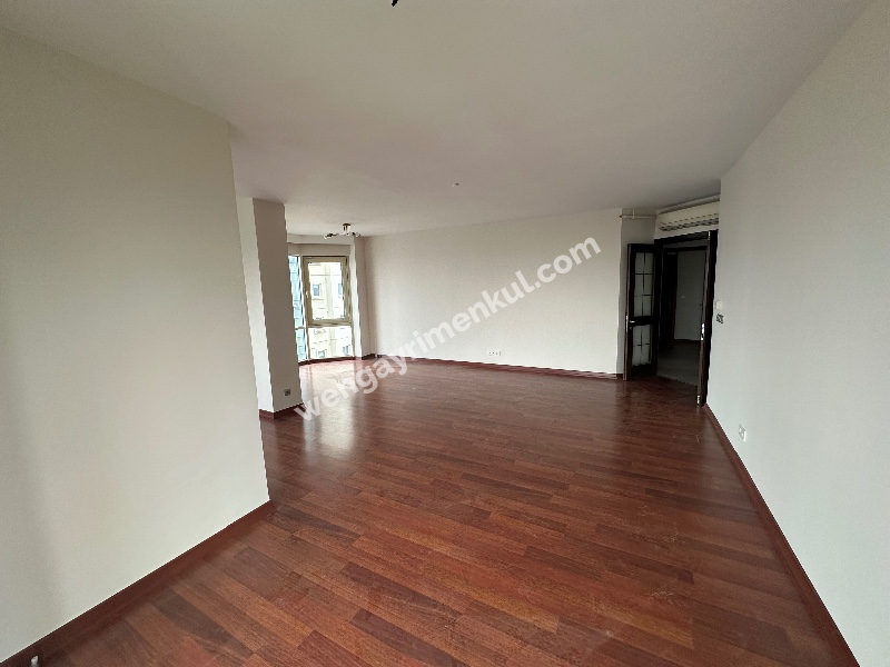 ATAŞEHİR RESIDENCE’DA OTURUMA HAZIR SATILIK 4+1 