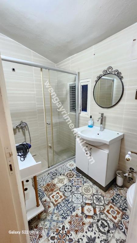 KADİKÖY TARİHİ BİNA 3,5+1 EŞYALI SATILIK DAİRE