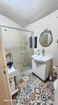 KADİKÖY TARİHİ BİNA 3,5+1 EŞYALI SATILIK DAİRE