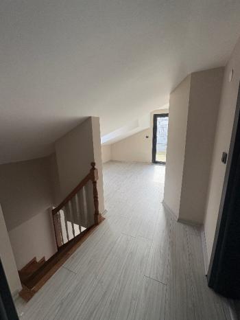 Dubleks Çift Girişli otoparklı İskanlı metro 600 metre 1 yaş  