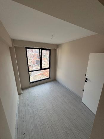 Dubleks Çift Girişli otoparklı İskanlı metro 600 metre 1 yaş  