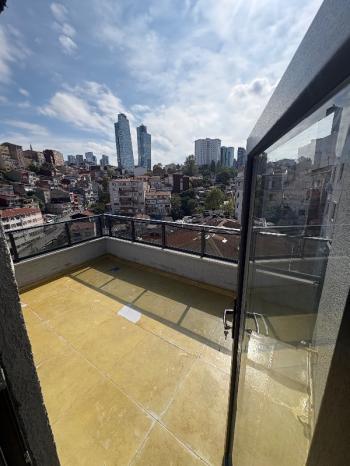 Dubleks Çift Girişli otoparklı İskanlı metro 600 metre 1 yaş  