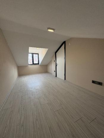 Dubleks Çift Girişli otoparklı İskanlı metro 600 metre 1 yaş  