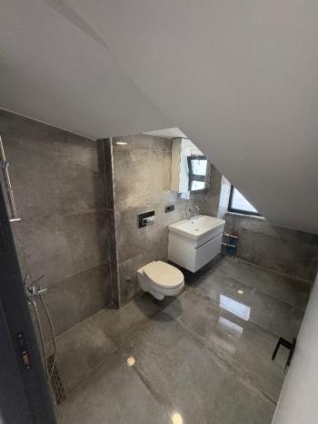 Dubleks Çift Girişli otoparklı İskanlı metro 600 metre 1 yaş  