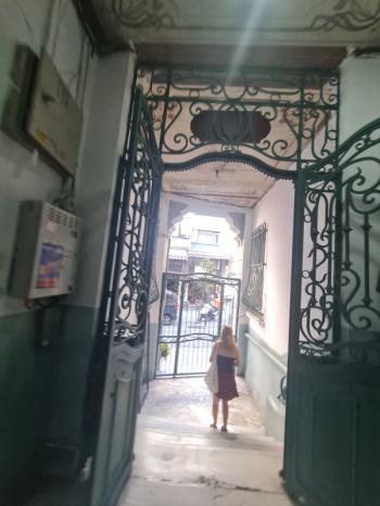 KADİKÖY TARİHİ BİNA 3,5+1 EŞYALI SATILIK DAİRE