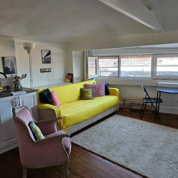 KADİKÖY TARİHİ BİNA 3,5+1 EŞYALI SATILIK DAİRE