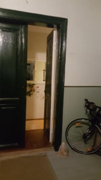 KADİKÖY TARİHİ BİNA 3,5+1 EŞYALI SATILIK DAİRE