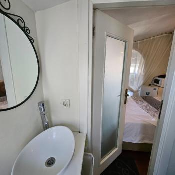 KADİKÖY TARİHİ BİNA 3,5+1 EŞYALI SATILIK DAİRE