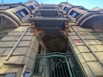 KADİKÖY TARİHİ BİNA 3,5+1 EŞYALI SATILIK DAİRE