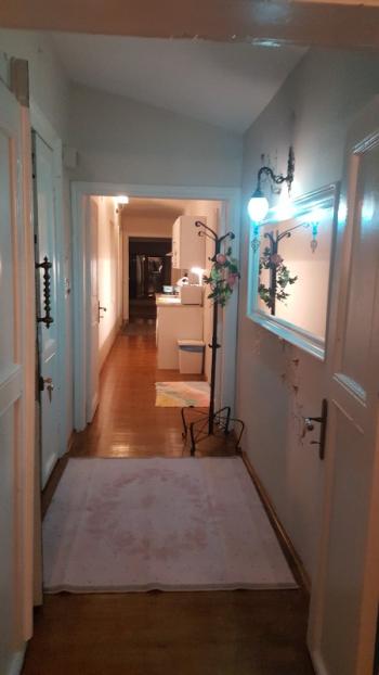 KADİKÖY TARİHİ BİNA 3,5+1 EŞYALI SATILIK DAİRE