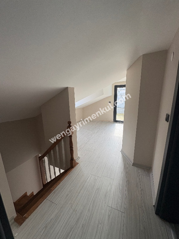 Dubleks Çift Girişli otoparklı İskanlı metro 600 metre 1 yaş  