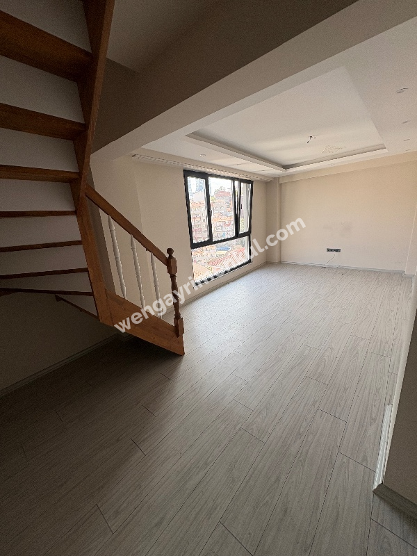 Dubleks Çift Girişli otoparklı İskanlı metro 600 metre 1 yaş  