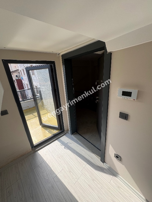 Dubleks Çift Girişli otoparklı İskanlı metro 600 metre 1 yaş  