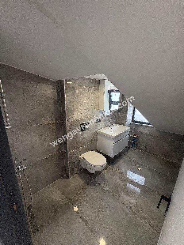 Dubleks Çift Girişli otoparklı İskanlı metro 600 metre 1 yaş  