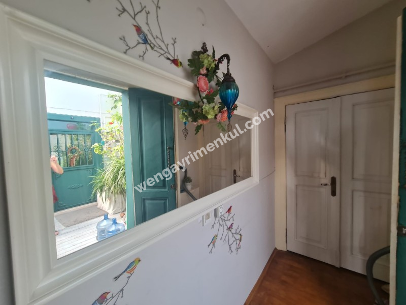 KADİKÖY TARİHİ BİNA 3,5+1 EŞYALI SATILIK DAİRE