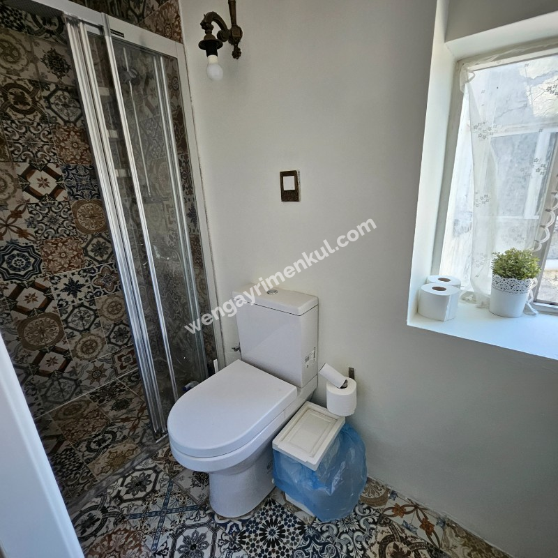 KADİKÖY TARİHİ BİNA 3,5+1 EŞYALI SATILIK DAİRE