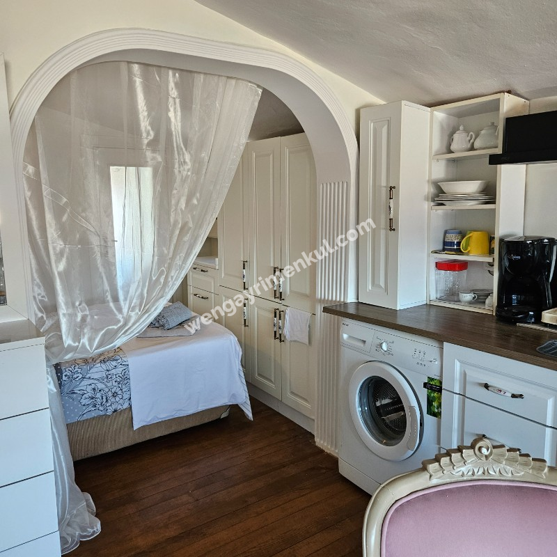 KADİKÖY TARİHİ BİNA 3,5+1 EŞYALI SATILIK DAİRE