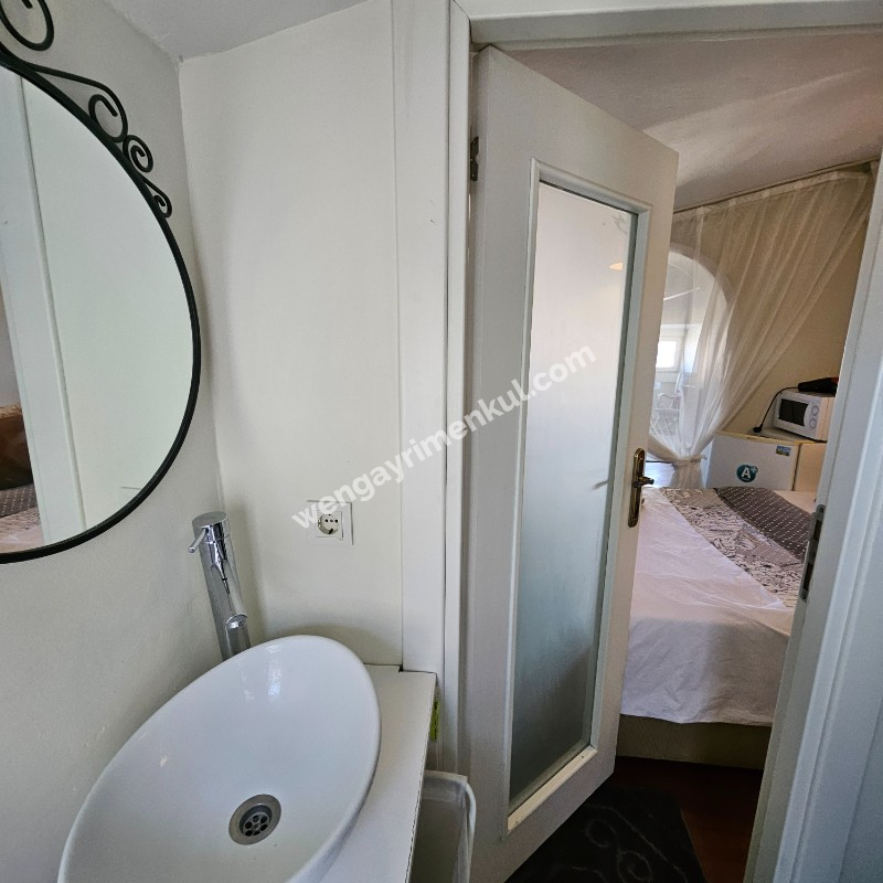 KADİKÖY TARİHİ BİNA 3,5+1 EŞYALI SATILIK DAİRE