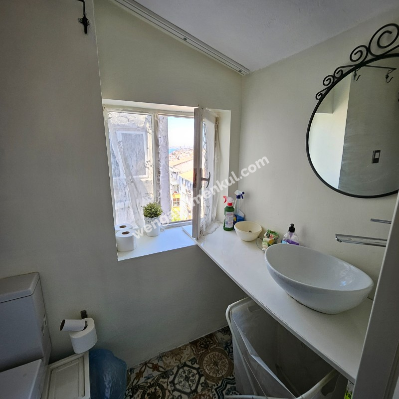 KADİKÖY TARİHİ BİNA 3,5+1 EŞYALI SATILIK DAİRE