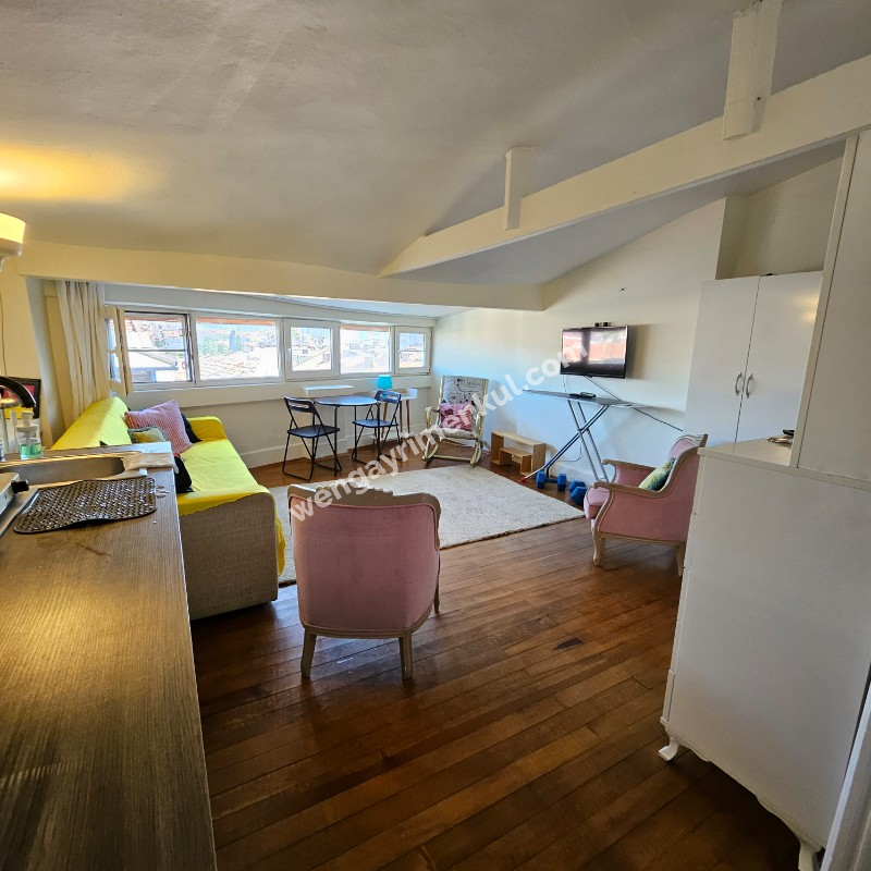 KADİKÖY TARİHİ BİNA 3,5+1 EŞYALI SATILIK DAİRE