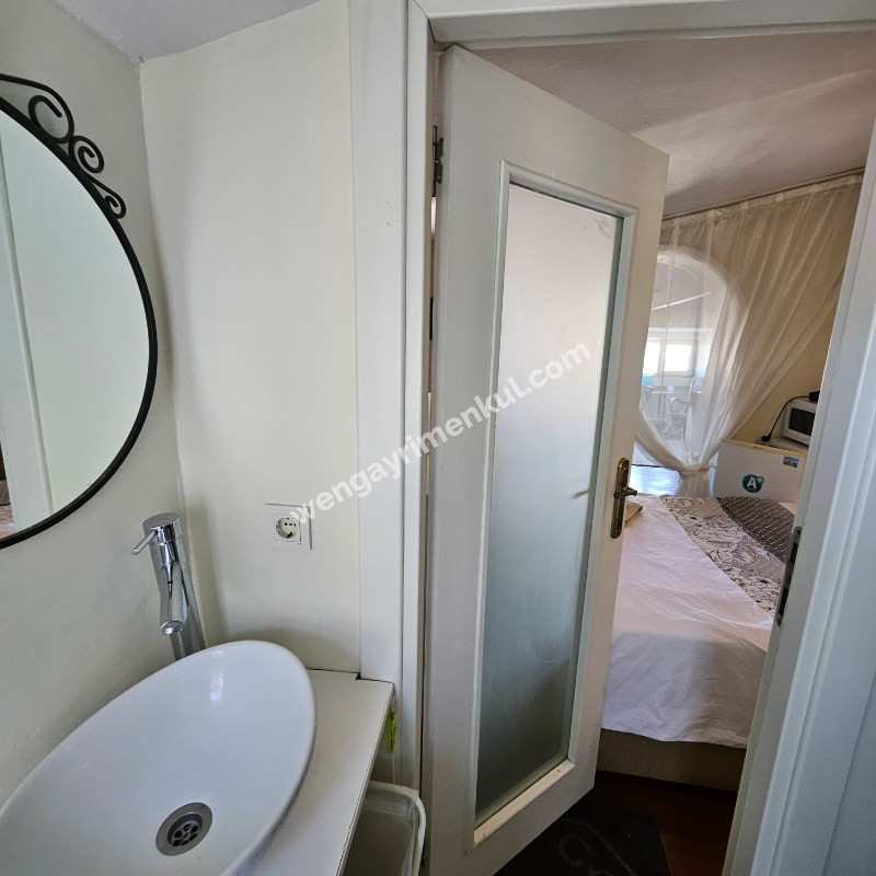 KADİKÖY TARİHİ BİNA 3,5+1 EŞYALI SATILIK DAİRE