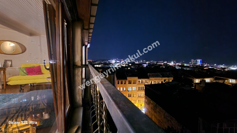 KADİKÖY TARİHİ BİNA 3,5+1 EŞYALI SATILIK DAİRE