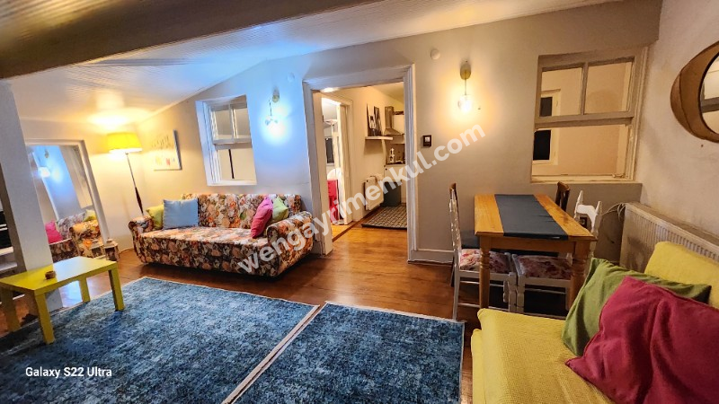 KADİKÖY TARİHİ BİNA 3,5+1 EŞYALI SATILIK DAİRE