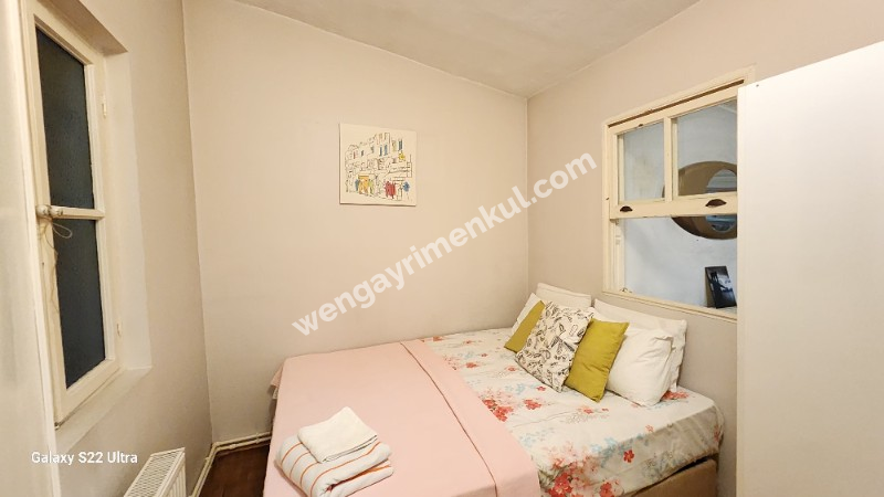 KADİKÖY TARİHİ BİNA 3,5+1 EŞYALI SATILIK DAİRE