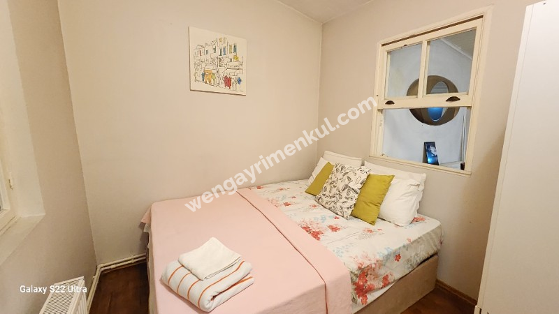 KADİKÖY TARİHİ BİNA 3,5+1 EŞYALI SATILIK DAİRE