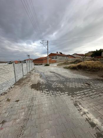 AFYON ÜÇOK EMLAKTAN SÜLÜN KASABASINDA SATILIK FIRSAT ARSA
