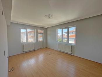 AFYON ÜÇOK EMLAKTAN FATİH MAH KİRALIK 3+1 BAKIMLI TEMİZ DAİRE