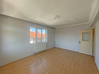 AFYON ÜÇOK EMLAKTAN FATİH MAH KİRALIK 3+1 BAKIMLI TEMİZ DAİRE