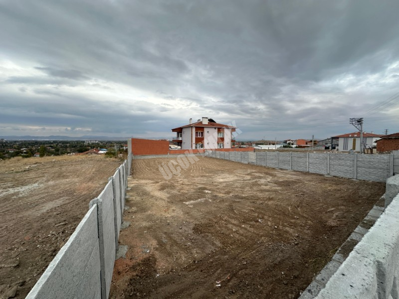 AFYON ÜÇOK EMLAKTAN SÜLÜN KASABASINDA SATILIK FIRSAT ARSA