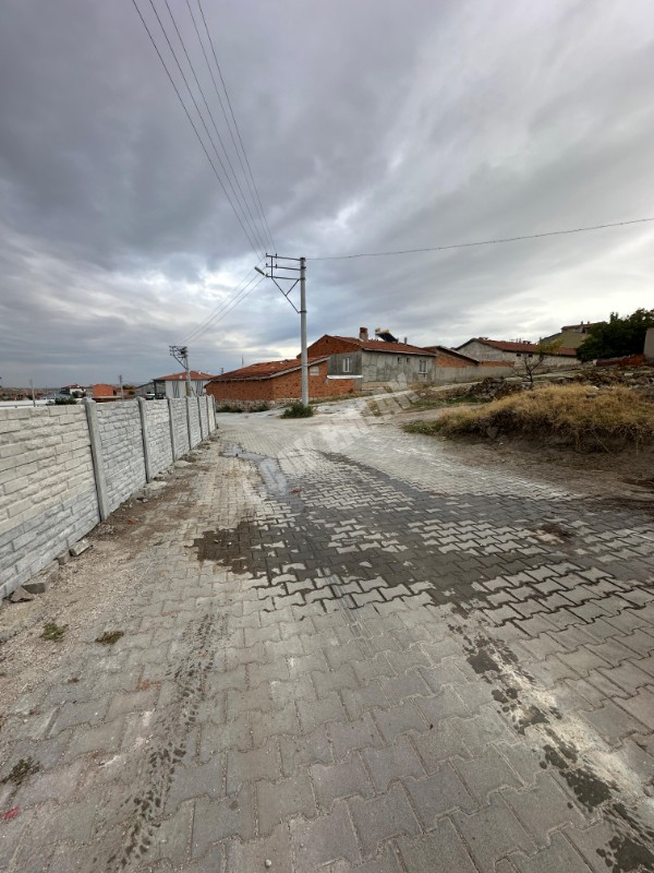 AFYON ÜÇOK EMLAKTAN SÜLÜN KASABASINDA SATILIK FIRSAT ARSA