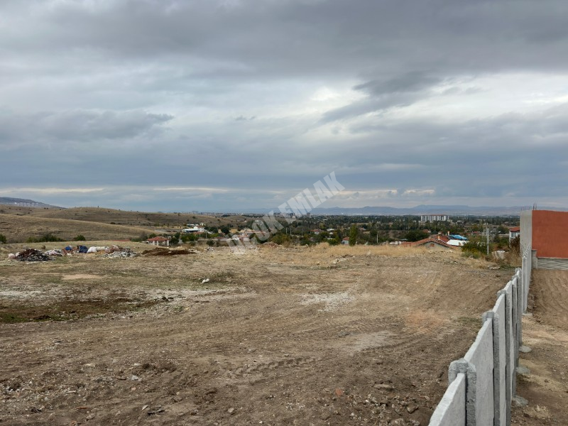 AFYON ÜÇOK EMLAKTAN SÜLÜN KASABASINDA SATILIK FIRSAT ARSA
