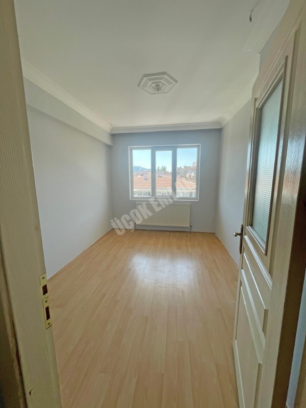 AFYON ÜÇOK EMLAKTAN FATİH MAH KİRALIK 3+1 BAKIMLI TEMİZ DAİRE