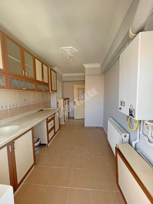 AFYON ÜÇOK EMLAKTAN FATİH MAH KİRALIK 3+1 BAKIMLI TEMİZ DAİRE