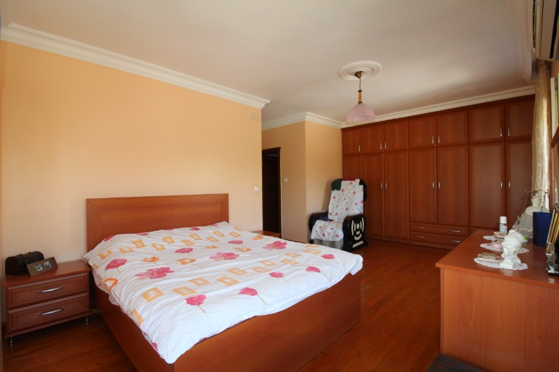 ASLAN'DAN KUYULUKTA DOĞA VE DENİZ MANZARALI TRİPLEKS VİLLA